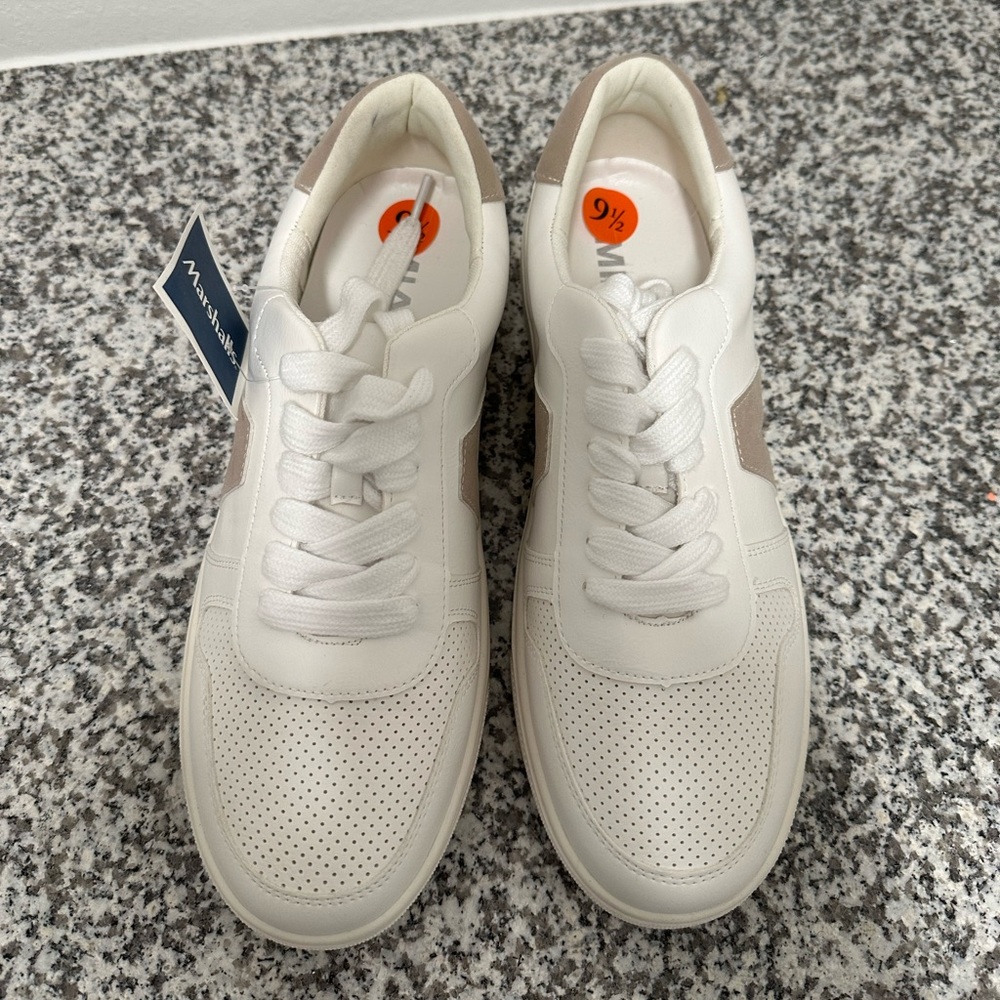Size 9.5 NWT Mia Tennis Shoes